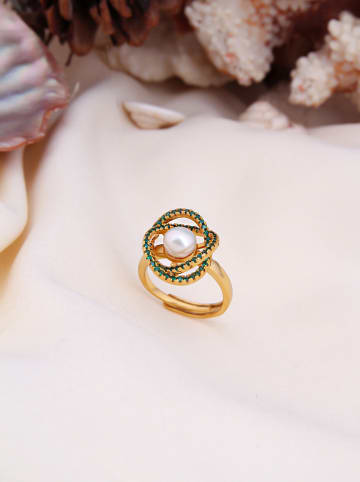 Vergulde ring met parel en edelstenen
