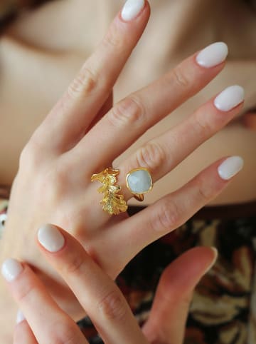 Vergulde ring met edelsteen
