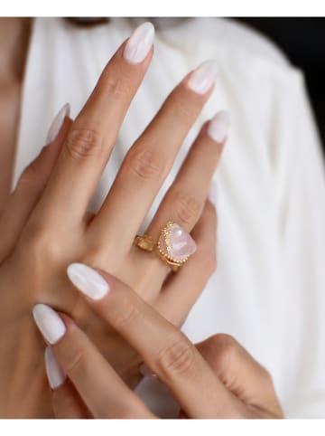 Vergulde ring met edelsteen