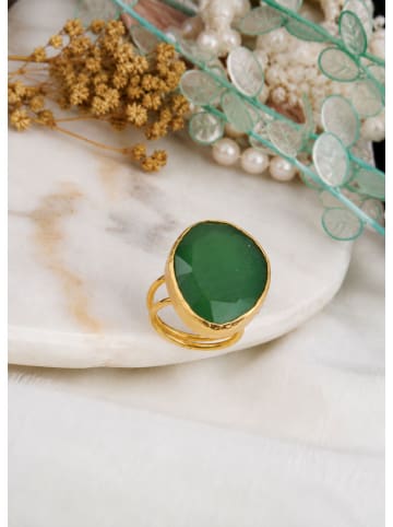 Vergulde ring met edelsteen