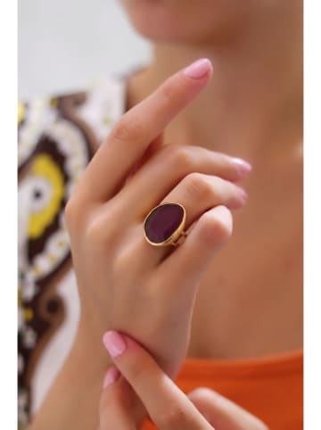 Vergulde ring met edelsteen
