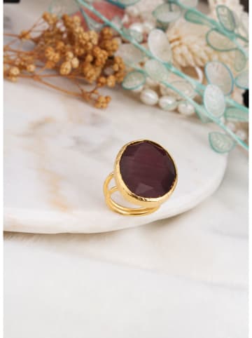 Vergulde ring met edelsteen