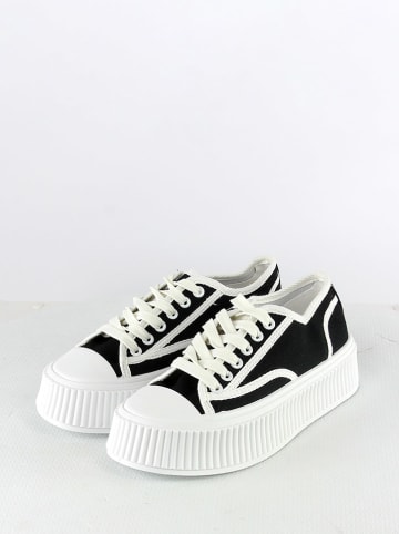 Sneakersy w kolorze czarnym
