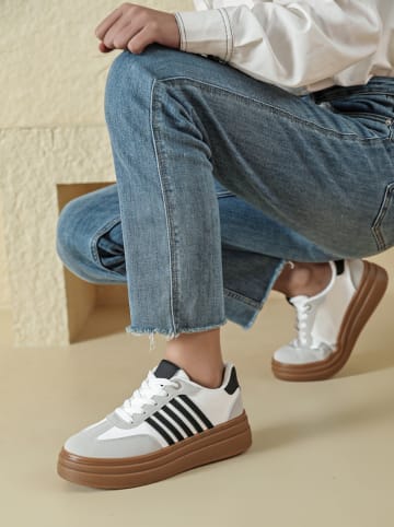 Sneakersy w kolorze biało-szarym