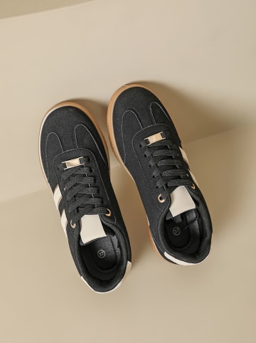 Sneakersy w kolorze czarnym