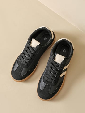 Sneakersy w kolorze czarnym