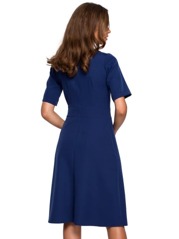 Kleid in Dunkelblau