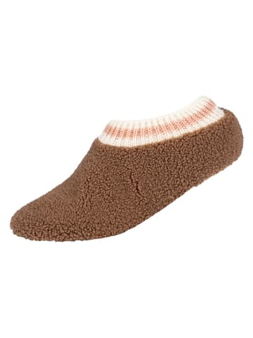 Kapcie w kolorze brązowym
