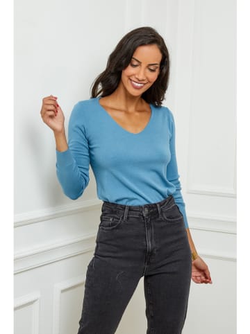 Sweter w kolorze niebieskim