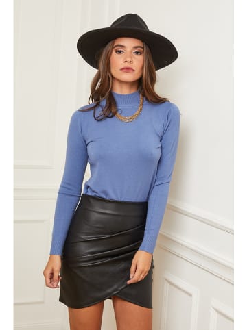 Sweter w kolorze błękitnym