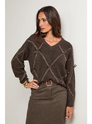 Sweter w kolorze brązowym