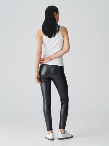 Legginsy w kolorze czarnym ze skóry syntetycznej