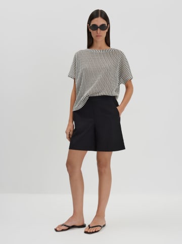 Sweatshirt "Umila" in Weiß/ Schwarz