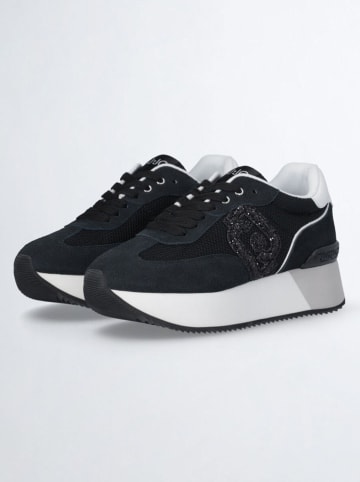 Sneakers in Schwarz/ Weiß