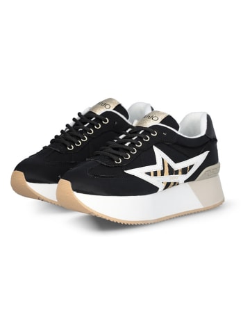Sneakers in Schwarz/ Weiß