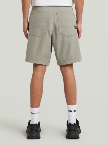 Short taupe