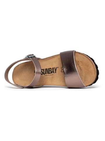Sunbay Sandały w kolorze brązowo-złotym na koturnie