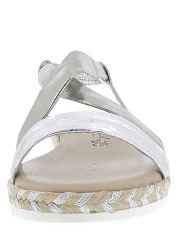 Andrea Conti Skórzane sandały w kolorze srebrnym
