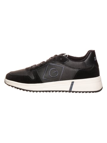 Sneakers in Schwarz