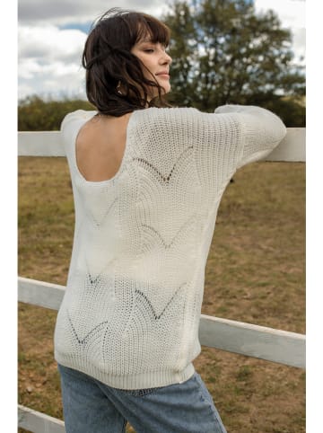 Sweter w kolorze kremowym