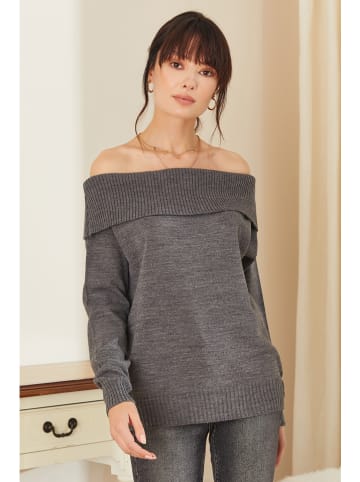 Sweter w kolorze antracytowym