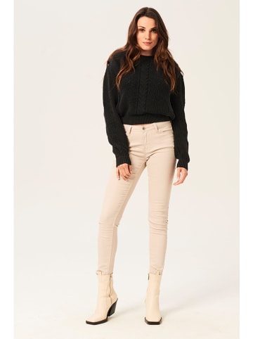 Sweter w kolorze czarnym