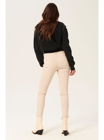 Sweter w kolorze czarnym