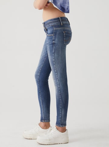 Dżinsy "Julita X" - Skinny fit - w kolorze niebieskim
