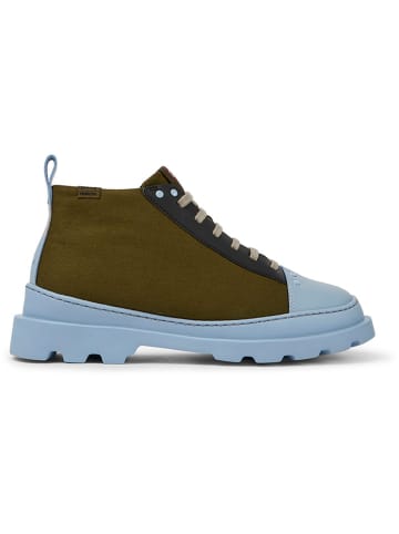 Sneakers in Bunt