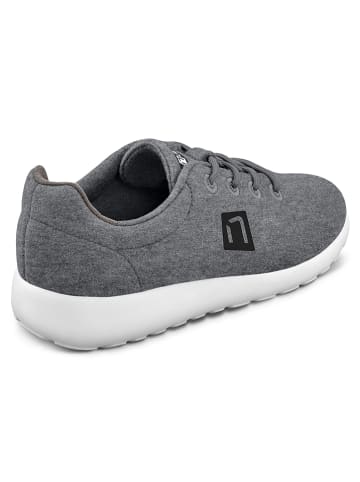 Sportschuhe in Grau