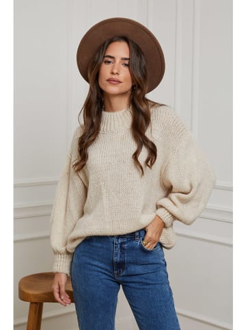 Sweter w kolorze beżowym