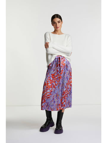 Sweter w kolorze kremowym