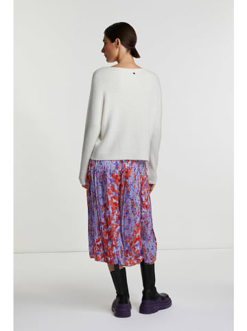 Sweter w kolorze kremowym