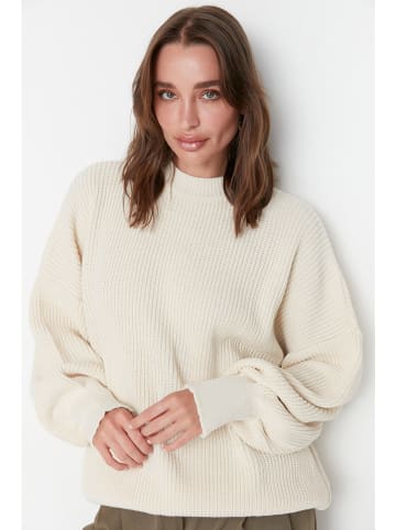 Sweter w kolorze kremowym