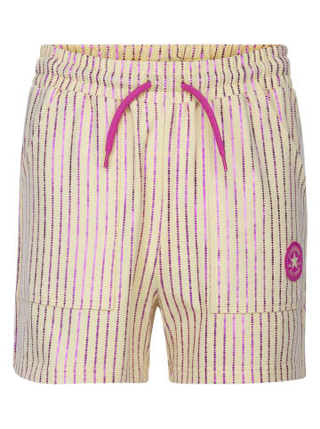 Shorts in Gelb