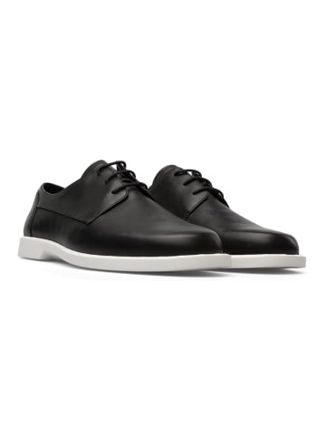 Leder-Schnürschuhe in Schwarz