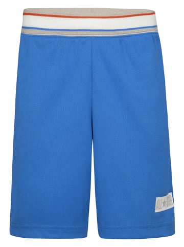 Bermudy w kolorze niebieskim