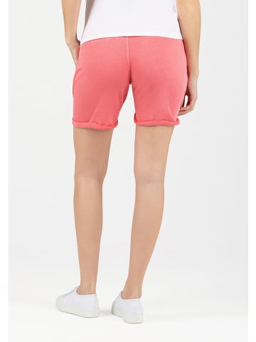 Shorts in Rot