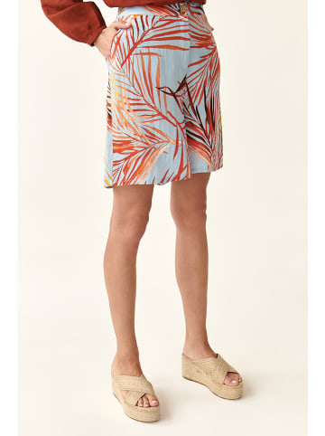 Shorts in Hellblau/ Orange