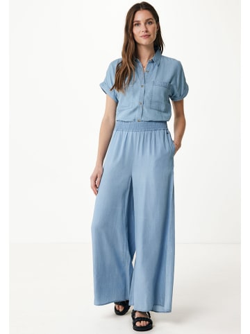 Hose in Hellblau