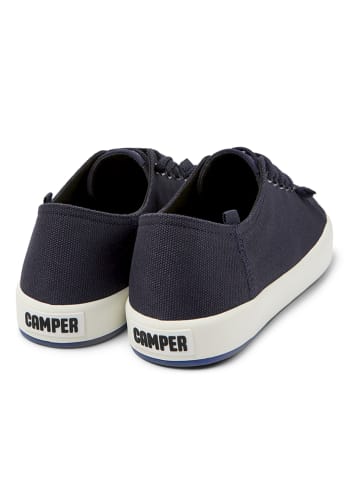 Sneakers in Dunkelblau