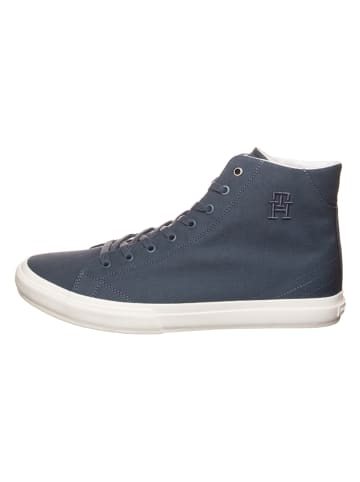 Sneakers in Dunkelblau