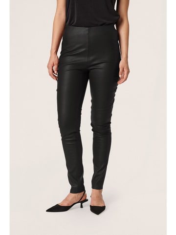 Legginsy w kolorze czarnym ze skóry syntetycznej