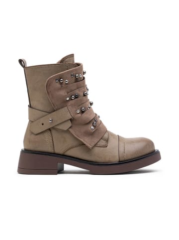 Boots in Beige