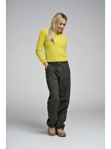 Sweter w kolorze zielonym