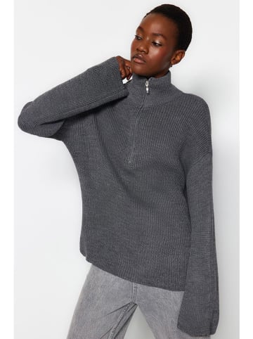 Sweter w kolorze szarym