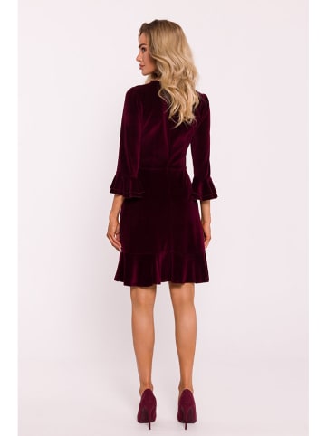 Samtkleid in Dunkelrot