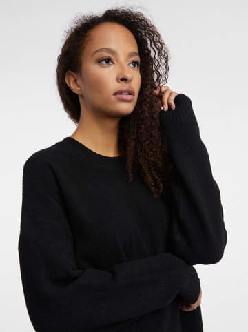 Sweter w kolorze czarnym