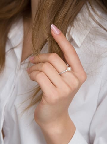 Zilveren ring met edelstenen en parels
