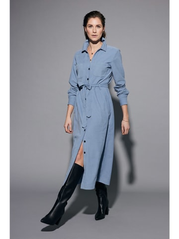 Kleid in Hellblau
